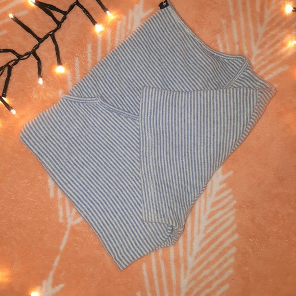 Items $10 and under 3/$20 Brandy Melville, OS, Blue & Stripped V-Neck Tshirt - Picture 4 of 4